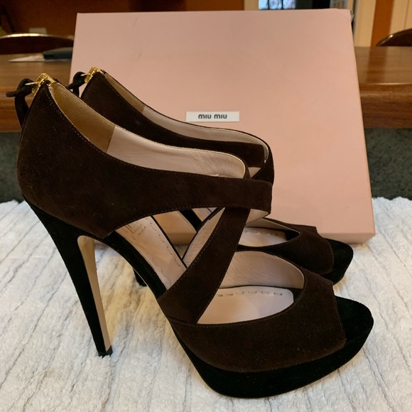 High end shoes.  Size 8’s. Perfect condition. - Picture 4 of 16